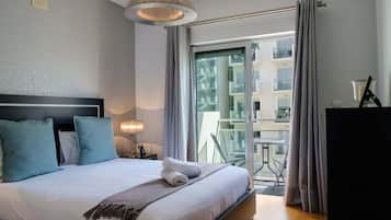 3 bedrooms, iron/ironing board, internet, bed sheets