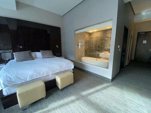 Extraordinary 2Br Downtown Suite