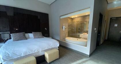 Extraordinary 2Br Downtown Suite