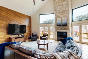 TV, fireplace - Idyllic waterfront getaway with private hot tub & deck views - near golf (New Braunfels)