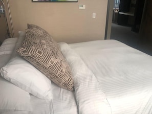 2 chambres, fer et planche à repasser, accès au Wi-Fi (inclus)