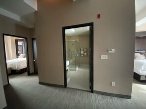 2 slaapkamers, een strijkplank/strijkijzer, gratis wifi