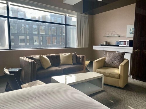 Luxurious Downtown Room