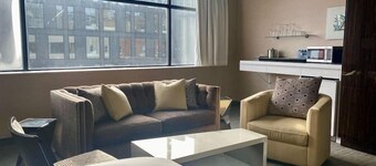 Luxurious Downtown Room