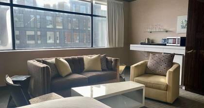 Luxurious Downtown Room