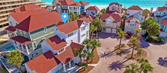 Beach Baby: Private beach steps away, Heated pool, FREE golf cart, Bunk room