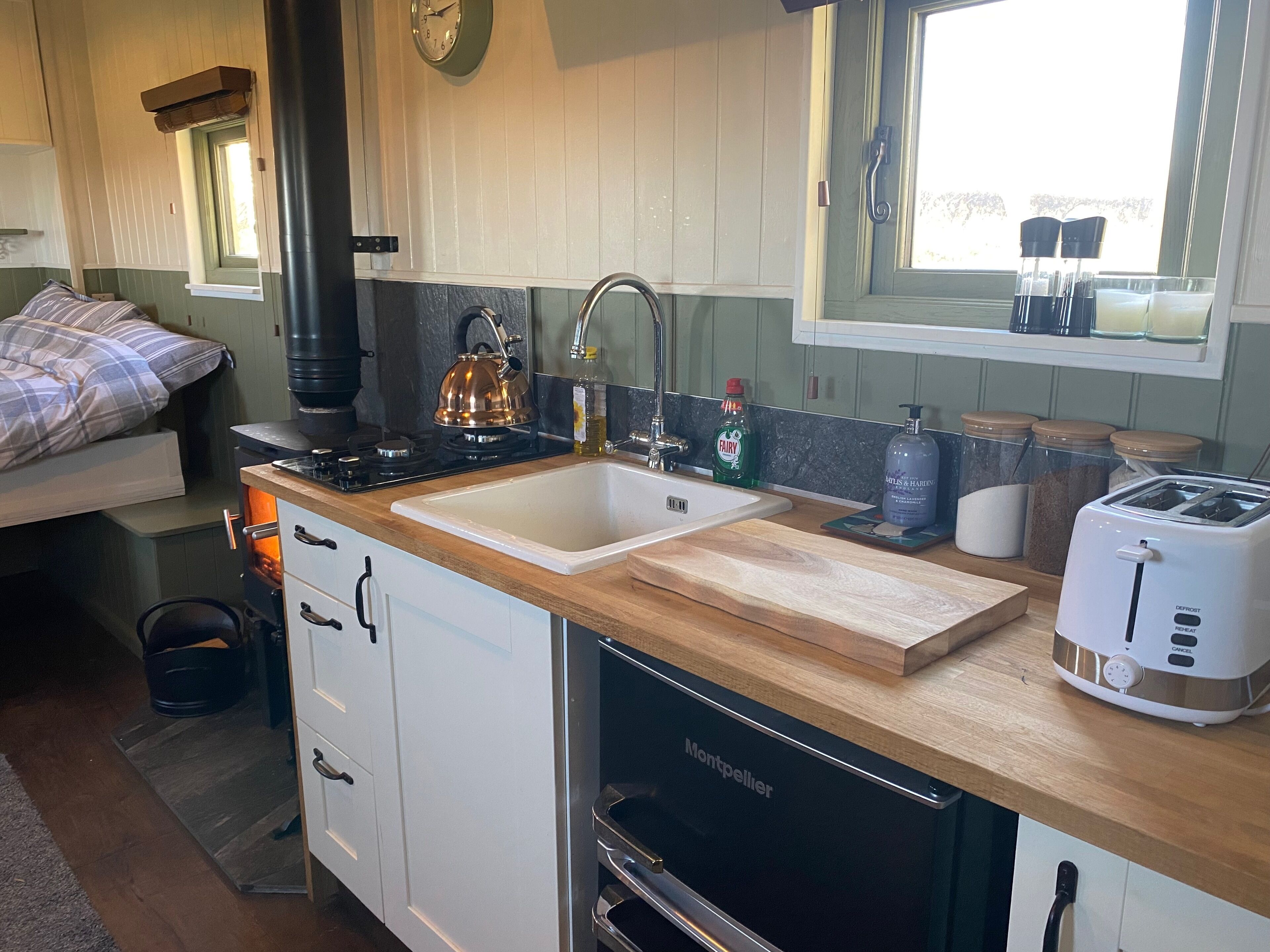 Fridge, oven, stovetop