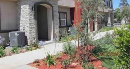 Cozy/Stylish Town House in Downtown Rialto