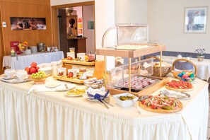 Free daily self-service breakfast - Schweizerhof (Böbingen an der Rems)