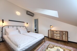 2 habitaciones, tabla de planchar con plancha, wifi y ropa de cama 