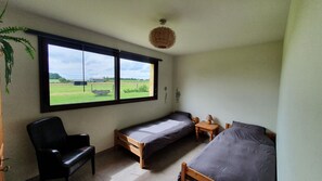 2 bedrooms, iron/ironing board, free WiFi, bed sheets - Gezellig Comfortabel Vakantieverblijf, Rustige Omgeving én Huisdiervriendelijk (Claudon)