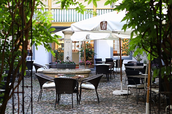 Couples’ dining