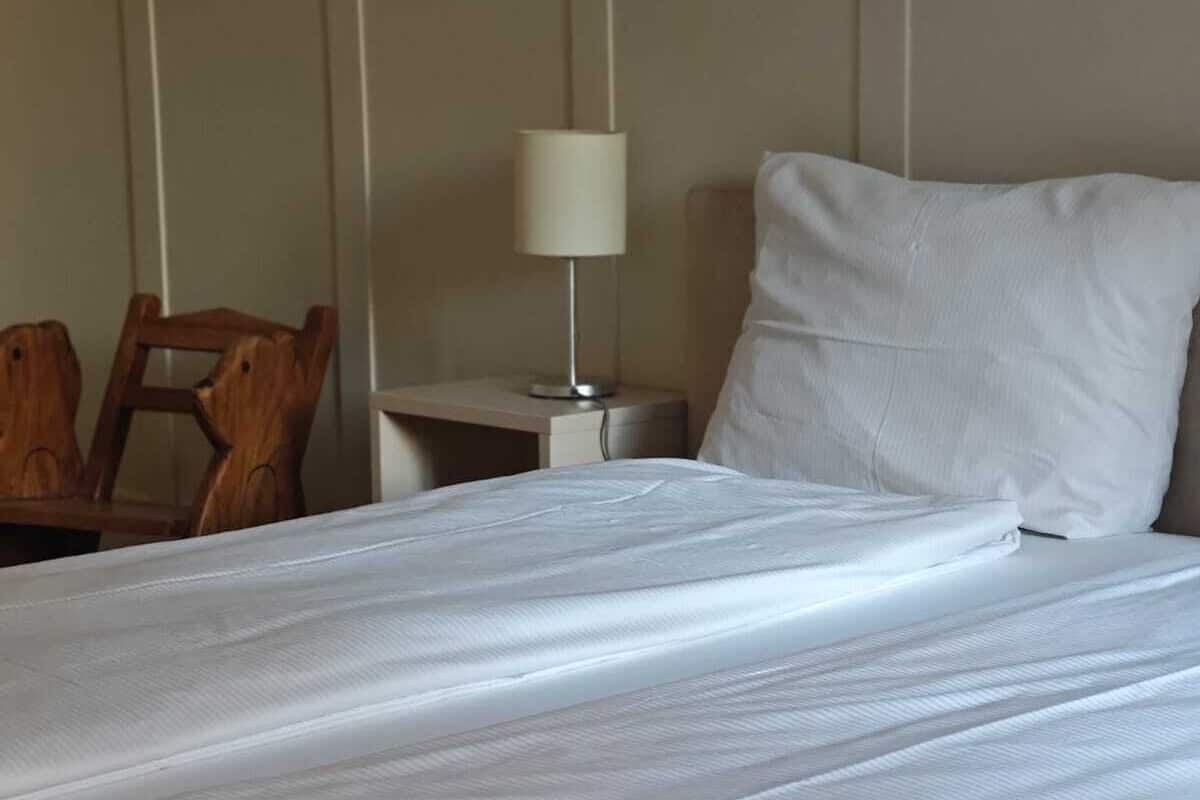Deluxe Single Room | Soundproofing, iron/ironing board, free WiFi, bed sheets