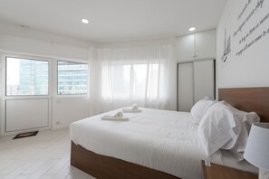 3 habitaciones, decoración personalizada y muebles diferentes 