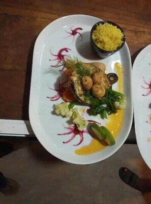 Comida y bebida
