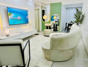 TV - Pier One - Stylish, modern 2BR Apartment
(Nairobi)