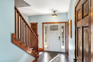 Interior - Bar W Retreat, Lakeview Condo, Sleeps 8, Stardust Marina Area (Andersonville)