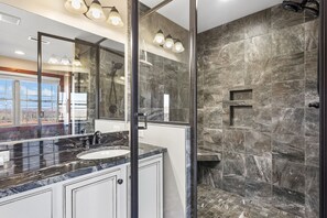 Douche, serviettes fournies