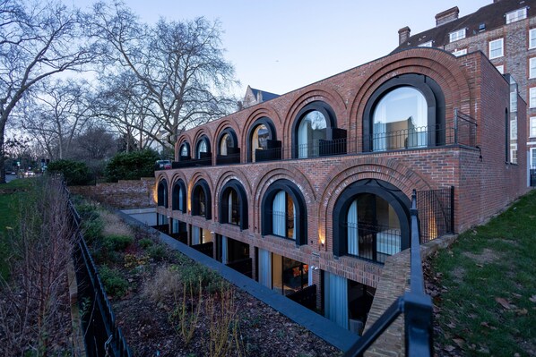 Front of property - Spacious Three Bedroom near to Tube Stations, Tufnell Park Haven, & Central London (London)