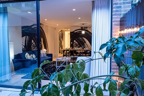 Terrace/patio - Spacious Three Bedroom near to Tube Stations, Tufnell Park Haven, & Central London (London)