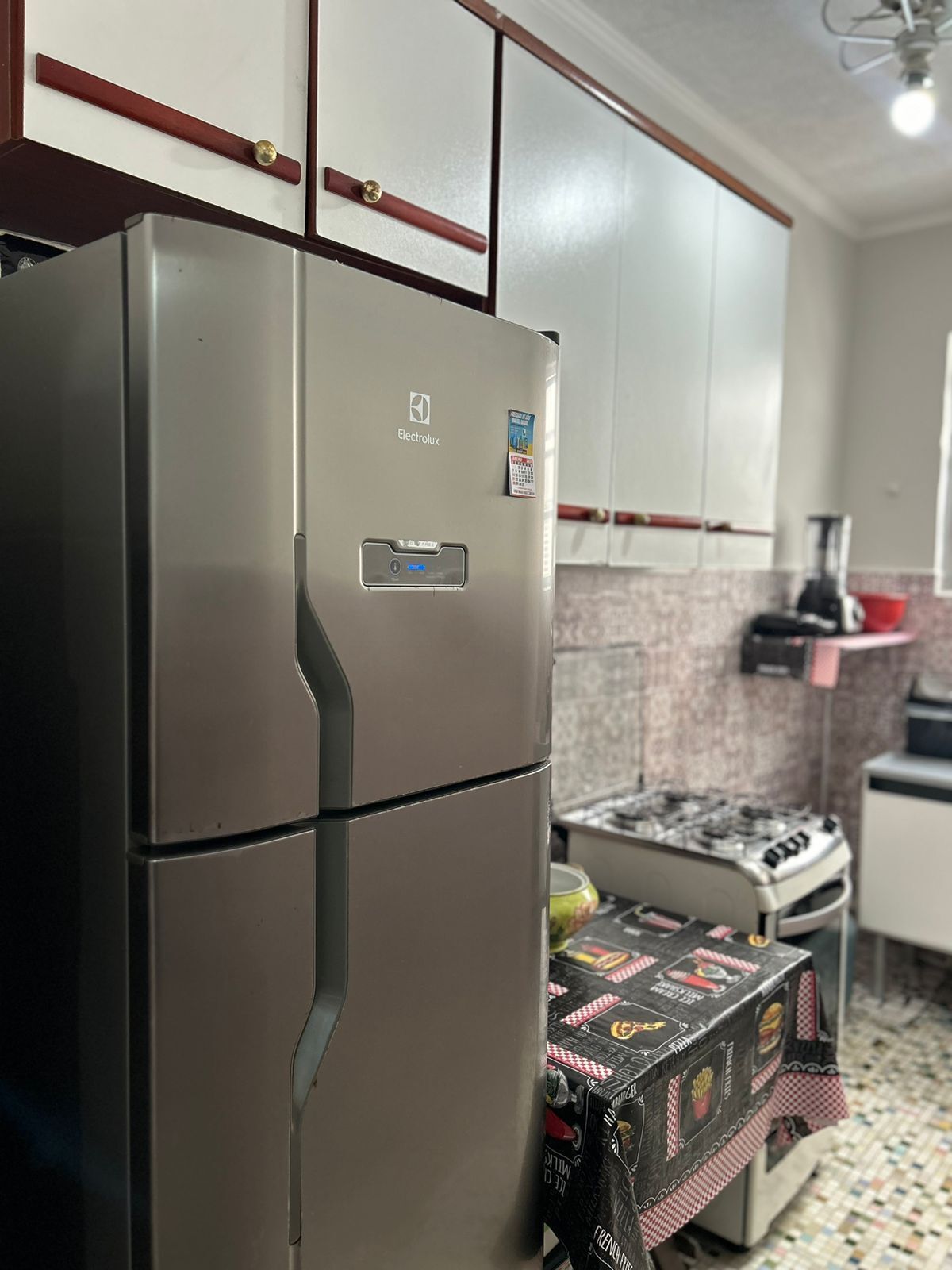 Jääkaappi, uuni, liesi, tehosekoitin