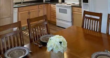 Open Concept Family Sized Whole House. Pet Friendly