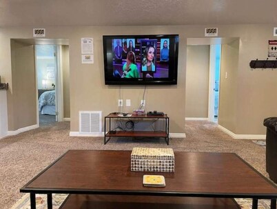 Open Concept Family Sized Whole House. Pet Friendly