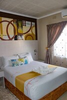 Decoración personalizada, muebles diferentes y escritorio 