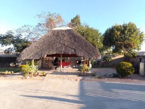 Sun deck - 3 Doves Guest House (Letlhakane)