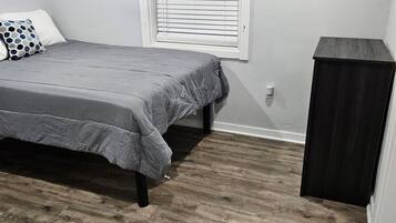 3 slaapkamers, reisbedje, gratis wifi, beddengoed