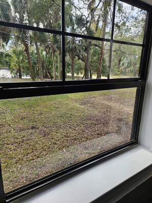 Interior - Cozy Spring Creek Cottage, fishing, hunting, relaxing in nature's coast.  (Crawfordville)