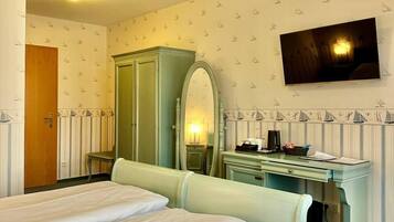 Comfort-Doppel- oder -Zweibettzimmer, 2 Einzelbetten, Balkon, Flussblick | BettwÀsche aus Àgyptischer Baumwolle, hochwertige Bettwaren