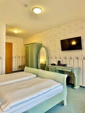 Comfort Double or Twin Room, 2 Single Beds, Balcony, River View - Gästehaus Weserblick (Berne)
