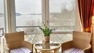 Comfort Double or Twin Room, 2 Single Beds, Balcony, River View | Egyptian cotton sheets, premium bedding, down duvets, Tempur-Pedic beds