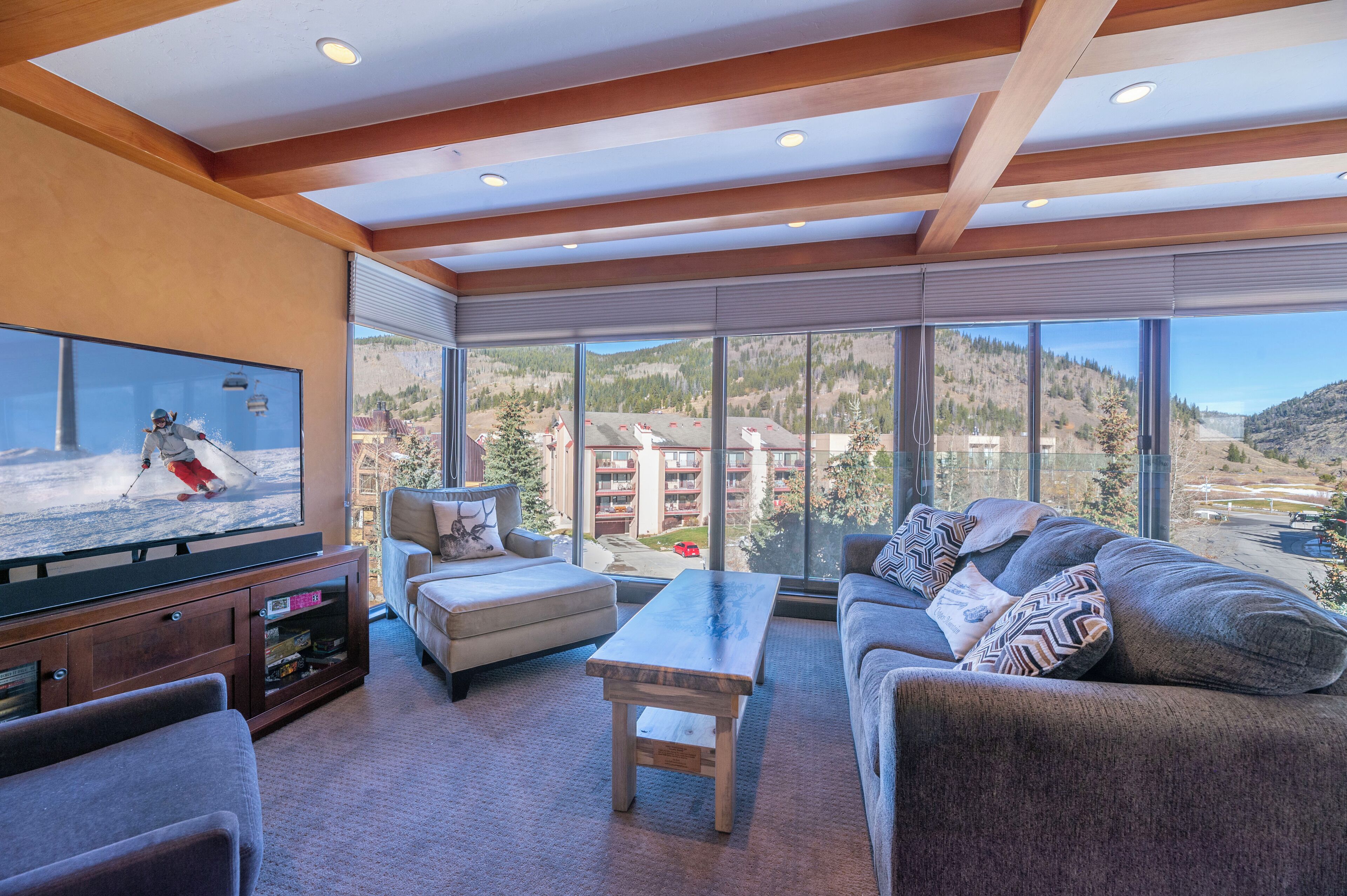 تلفزيون ذكي، مدفأة، كُتُب