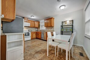 Private kitchen - Southside Serenade: Your Nashville Retreat (Nashville)