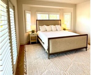 3 bedrooms, iron/ironing board, travel cot, free WiFi - “Sailboats & Sunsets” Unforgettable Harbor Views - Heart of Historic Downtown (Punta Gorda)