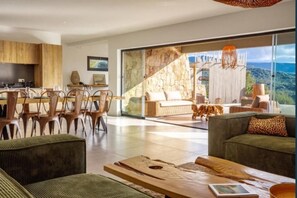 TV connectée, baby-foot, table de tennis de table