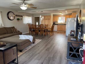 Smart-TV, videospill, DVD-spiller og bøker