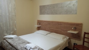 Standard Room | 1 bedroom, desk, free WiFi, bed sheets - Hotel Eliseo Napoli (Naples)
