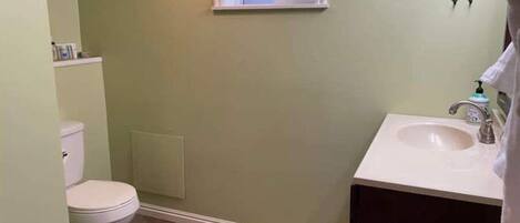 Hårføner, håndklær, såpe og sjampo