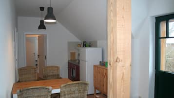 KĂŒhlschrank, Mikrowelle, Ofen, Herdplatte