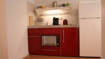 KĂŒhlschrank, Mikrowelle, Ofen, Herdplatte