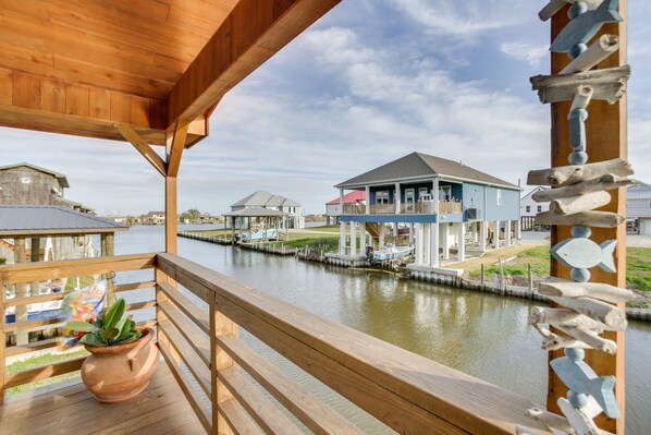 Property grounds - Private Dock, Lanai: Bayou Retreat in Barataria! (Barataria)