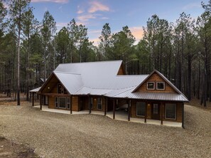 Exterior - Fun+Games/Pool Table/Kids' Playset/Hot Tub/Dogs OK (Broken Bow)