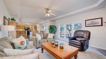 Una televisión, libros