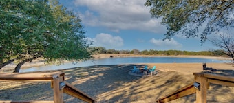 Peaceful Country Retreat: Pond, Deck, Fire Pit