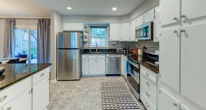 Arlington Beautiful Home - 4 bed/3 bath Home, Sleeps 10, Approx 10 mins DC