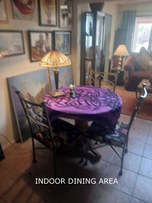 Dining - Randy's Roost --cozy private unit within an artists home/studio and gallery. (Santa Fe)