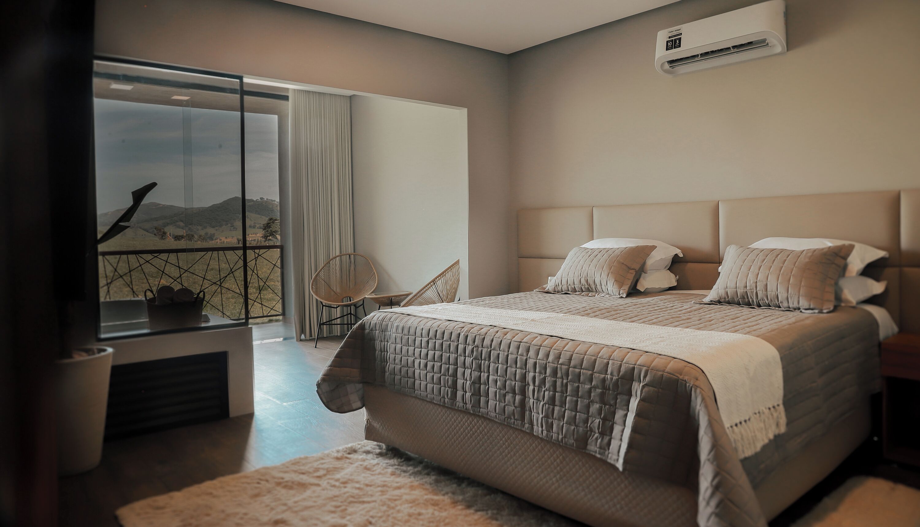 Rom – deluxe, 1 kingsize-seng, massasjebadekar | Sengetøy av topp kvalitet og senger med overmadrass